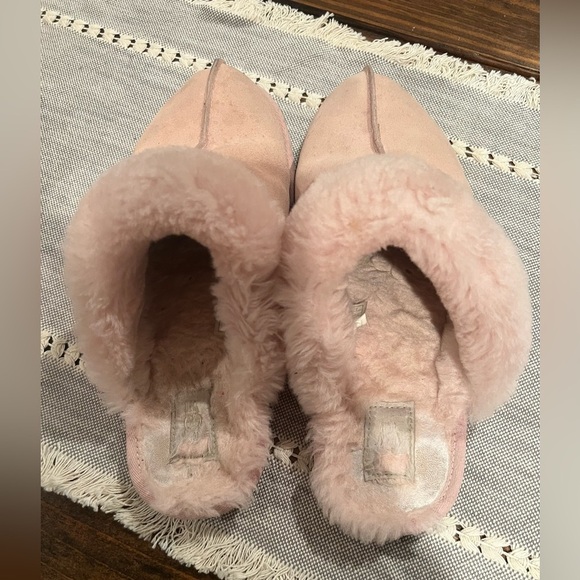 Ugg Scuffette Pink Women's Slippers, size 10, GUC, see photos, baby pink, fluffy - Picture 3 of 8